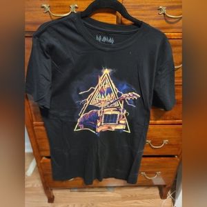 Def Leopard Graphic Tee